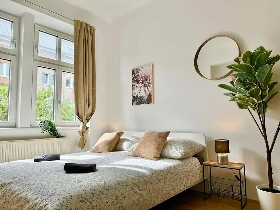 130 M2 Stylish 5 Bedroom Apartment Vienna