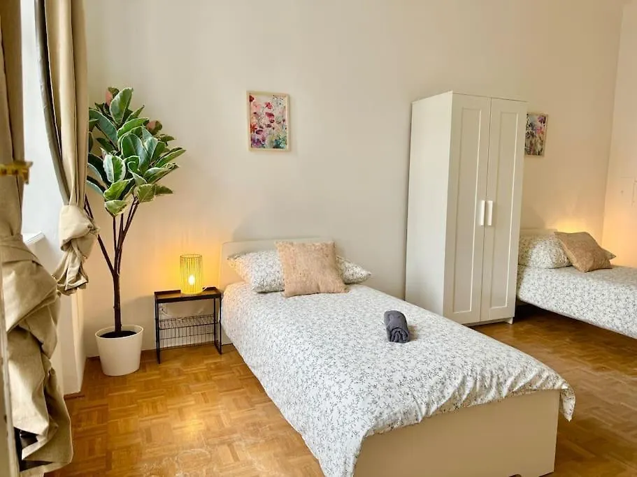 130 M2 Stylish 5 Bedroom Apartment Vienna 0*,