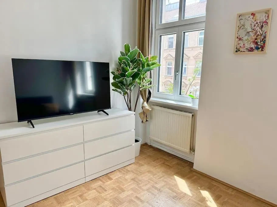 130 M2 Stylish 5 Bedroom Apartment Vienna