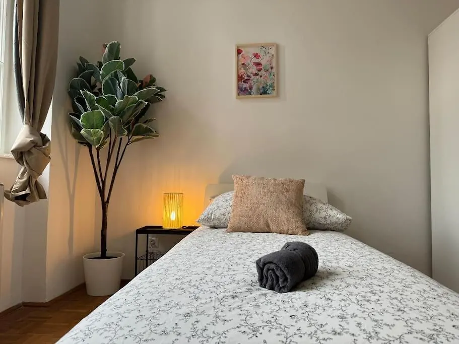 130 M2 Stylish 5 Bedroom Apartment Vienna