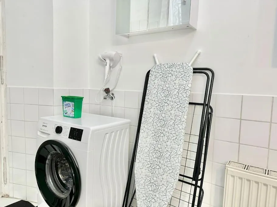 130 M2 Stylish 5 Bedroom Apartment Vienna Austria
