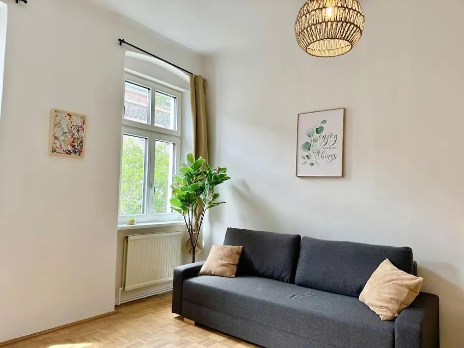 130 M2 Stylish 5 Bedroom Apartment Vienna Austria