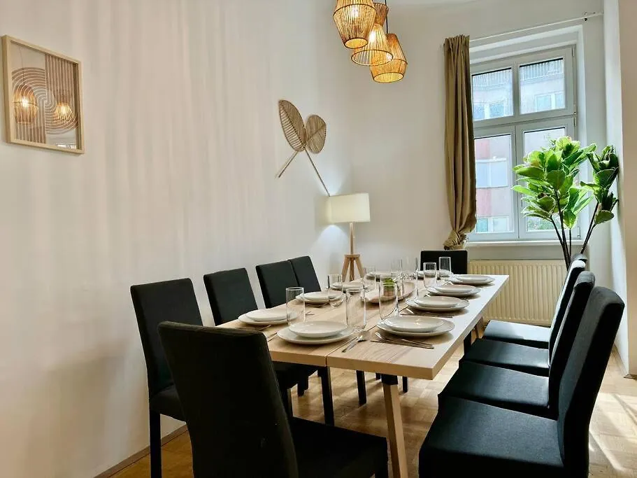 130 M2 Stylish 5 Bedroom Apartment Vienna