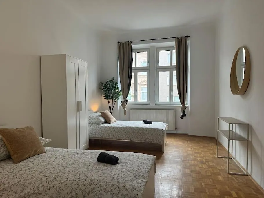 130 M2 Stylish 5 Bedroom Apartment Vienna