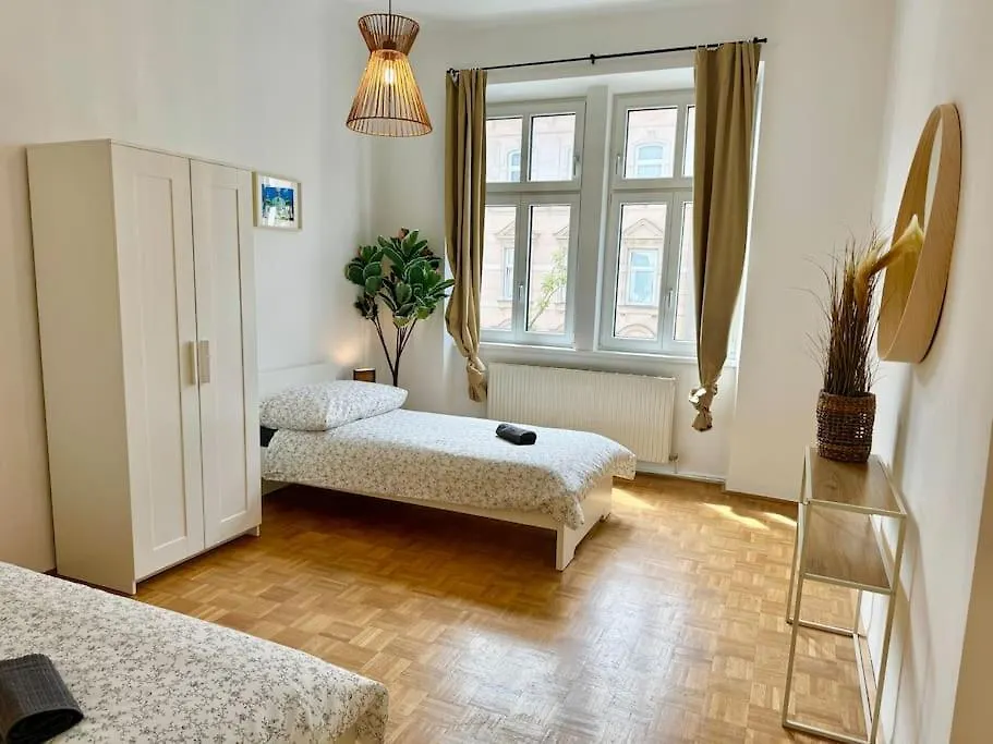 130 M2 Stylish 5 Bedroom Apartment Vienna Austria