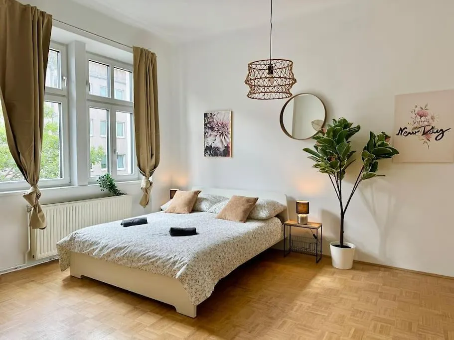 130 M2 Stylish 5 Bedroom Apartment Vienna