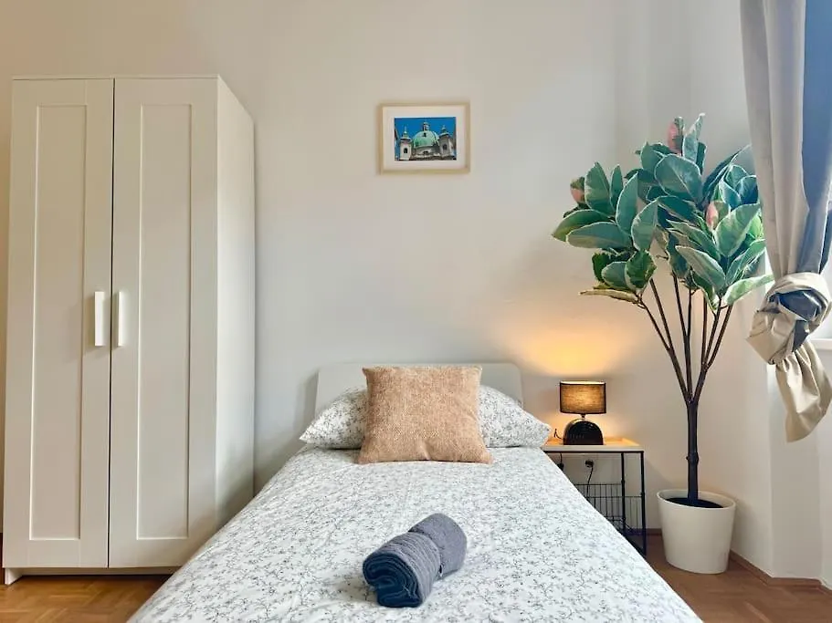 130 M2 Stylish 5 Bedroom Apartment Vienna