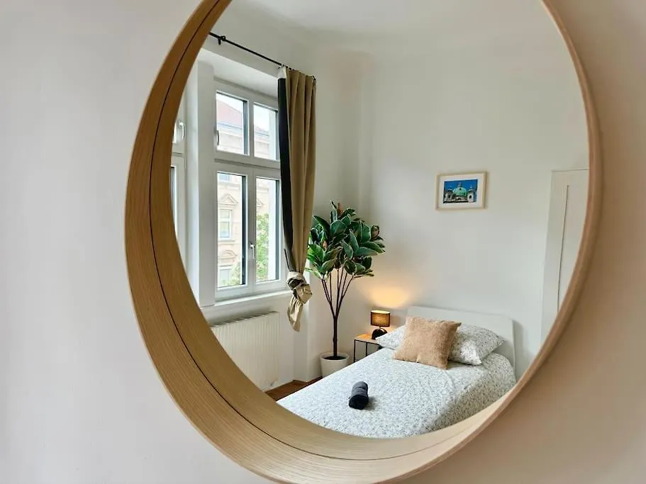 130 M2 Stylish 5 Bedroom Apartment Vienna